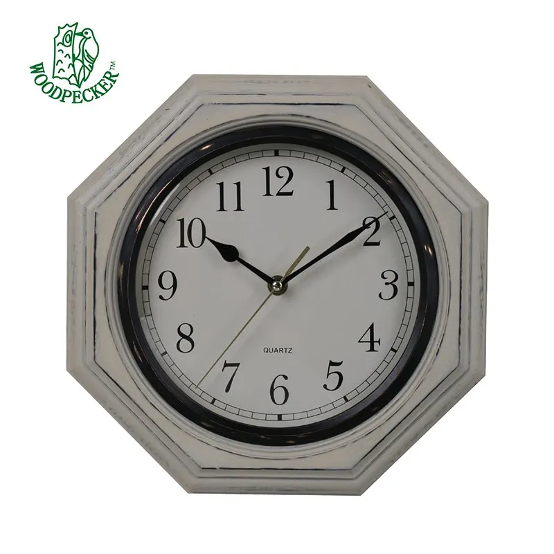 Kaimiškas dėvėtas medinis sieninis laikrodis